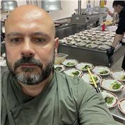 Chef di cucina con esperienza di oltre 20 anni .